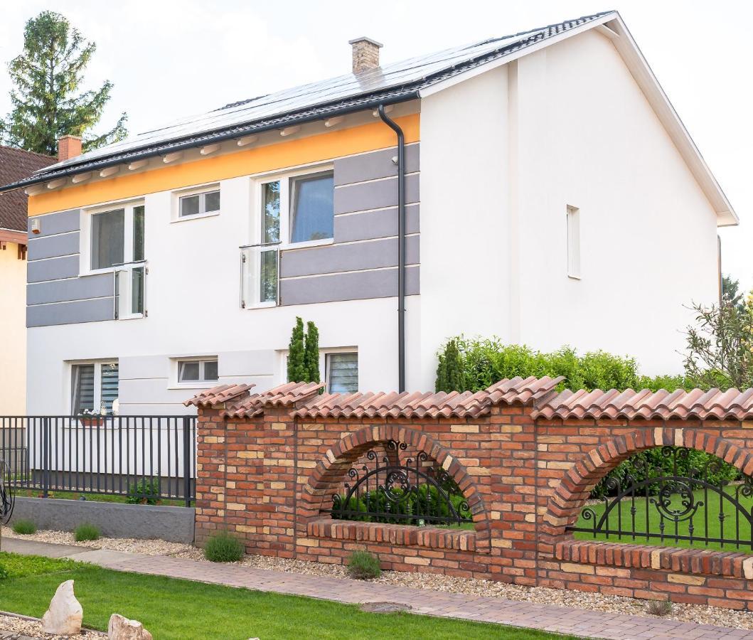 Zen House Bed & Breakfast Hajduszoboszlo Exterior photo